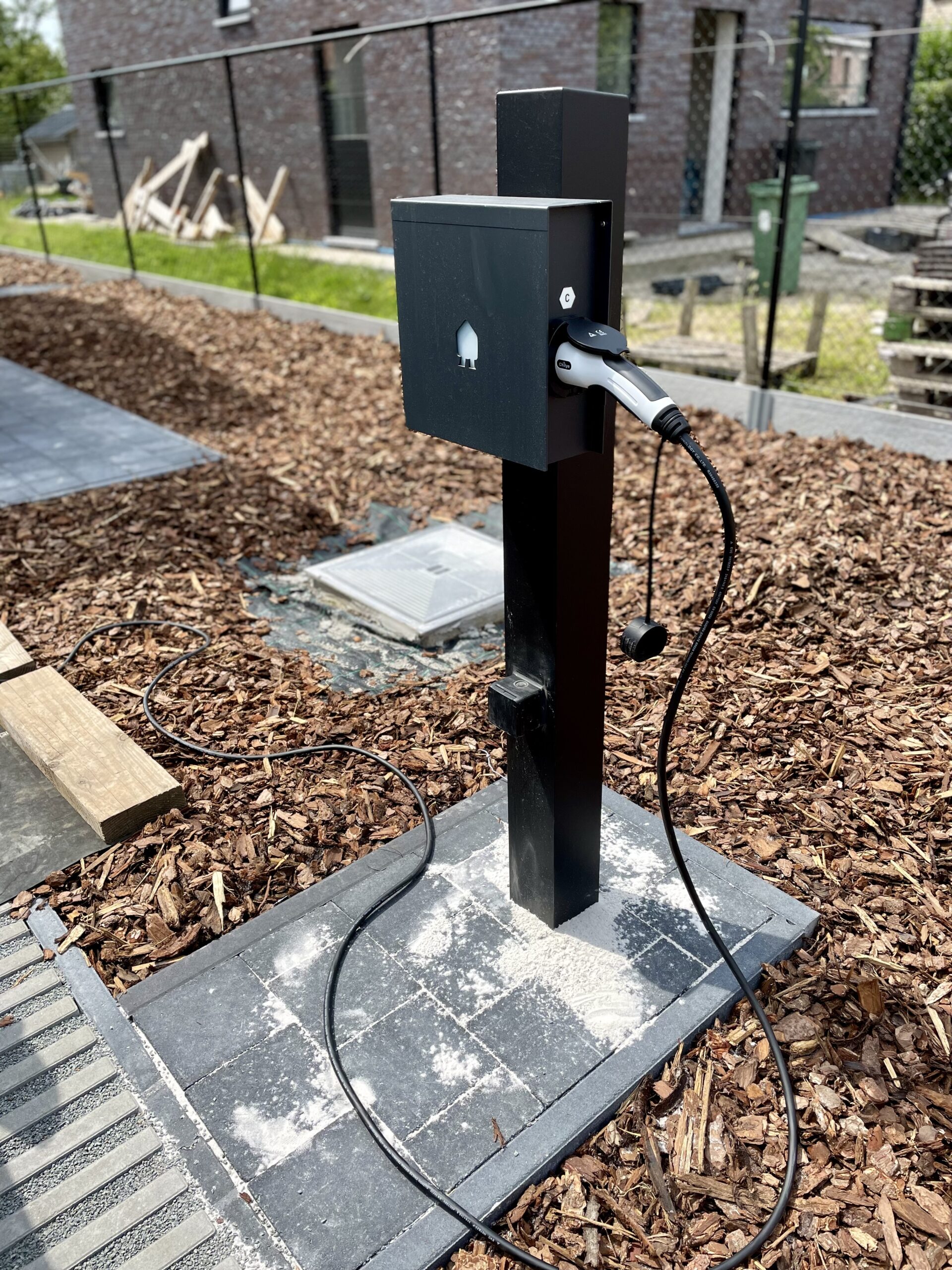 Mounting pole for Smappee EV Wall